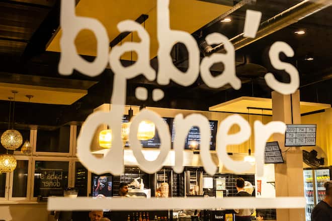 Oerlikon-Report Fotografiert am 19.11.2026 in Oerlikon BABA'S DÃNER