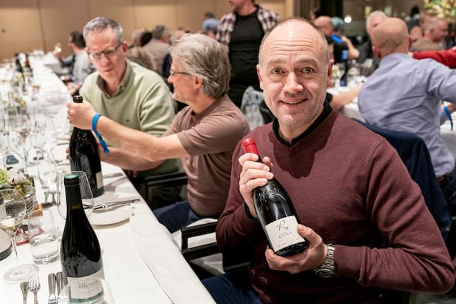 Faszination Pinot Noir 2026, in Bad Ragaz, Grégory Rohmer mit seinem mitgebrachten Wein beim Paulé