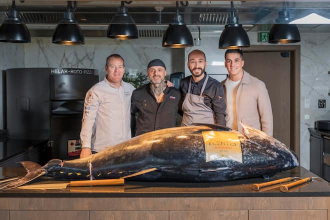Tuna Cutting Show, the Art of Tuna Four-Hands-Dinner im Hotel Grace in St. Moritz. Pablo González-Conejero, Andrea Bonini und Alessandro Battaglia (v.li.) fotografiert am 24. Februar 2026. Bild Yanik Bürkli