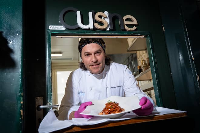 Foto: Raphaël Dupain - 28.04.2026, Restaurant Gandria Zürich - GaultMillau - Bella Italia 2026 Magazin / Bild: Küchenchef, Patissier und Inhaber Adriano Peroncini