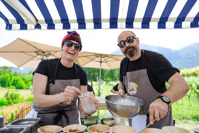 Chef Kira Ghidoni - gnocchi di risotto Loto allo zafferano rosolati, funghi trifolati, salsa XO alla luganighetta e spuma di Sbrinz.