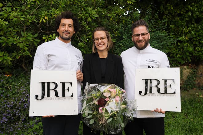 Andrea Maugeri, Restaurant Nouvo Bourg, Ben & Sara Jann, Restaurant Essort - Schildübergabe JRE Essort Bern und Nouvo Bourg Saillon - Juni 2026 - Copyright Olivia Pulver