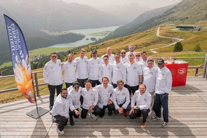 Gourmetfestival St. Moritz 2026. Die Starchefs vom Gourmetfestival 2026 posieren am Chefs Lunch im Bergrestaurant Trutz in St. Moritz fuer die Fotografen. Fotografiert am 27. August 2026