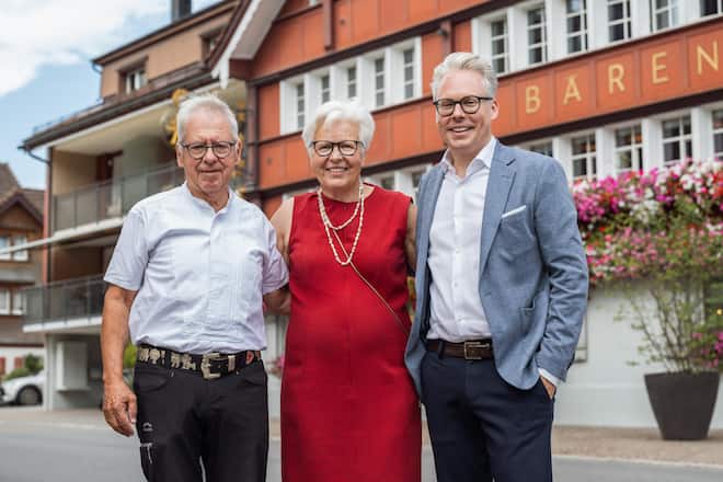 Erich und Marlies mit Sohn Jan Schoch - 24.08.2026 - Hotel des Jahres 2027 - Apenzeller Huus -