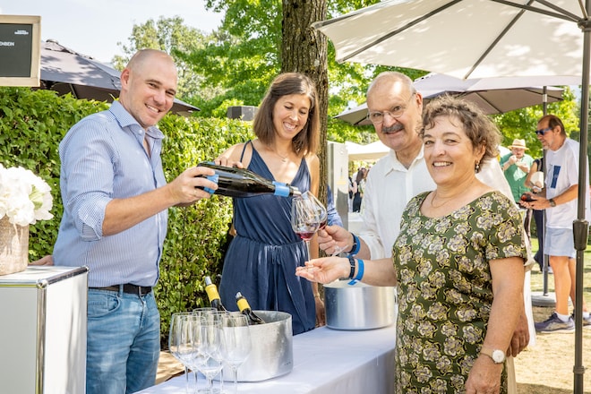 Martha und Daniel Gantenbein mit ihren Nachfolgern Andreas & Ulrike Hütwohl
