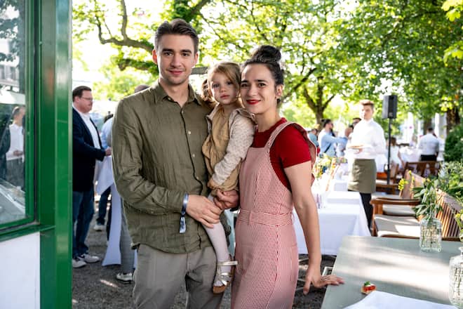 GMC - Bella Italia - Mag Launch - Terasse, Zürich Switzerland - Daniel Zeindelhofer mit Ines Triebenbacher und Tocher Juna