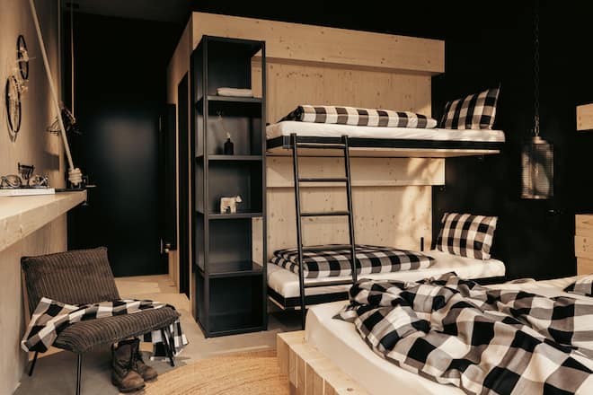 Bretterhotel in Hofstetten bei Brienz, BE, Marc A. Trauffer, Brigitte Trauffer