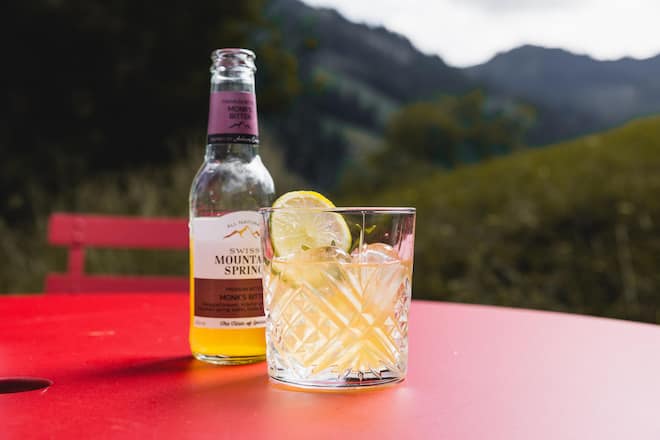Swiss Mountain Spring Tonic, Berghotel Zur Sau, Abländschen, Monk's Bitter, Limette, Swiss Mountain Spring Tonic Monk's Bitter, Rosmarin-Zweig