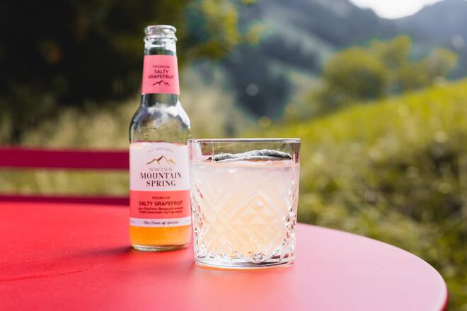 Swiss Mountain Spring Tonic, Berghotel Zur Sau, Abländschen, Cirmolo Spring, Cirmolo by Senzacamedi, Salbeiextrakt, Swiss Mountain Spring Tonic Salty Grapefruit, getrocknetes Salbei-Blatt