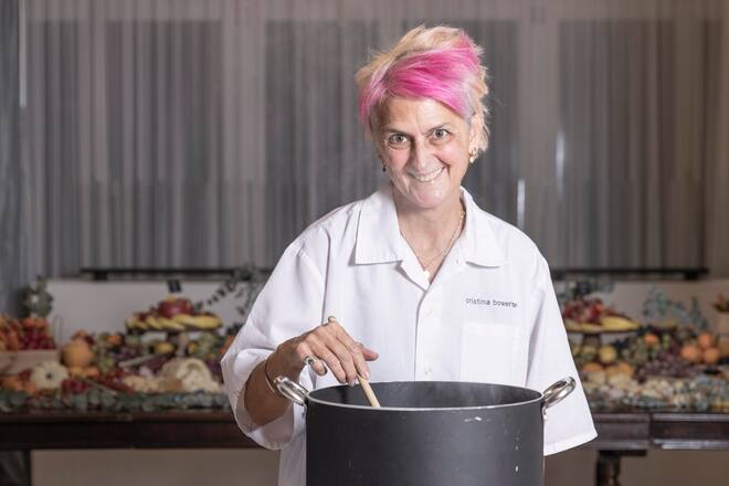 Bern, 21.11.2022; Cristina Bowerman, Showkochen in der Italienischen Botschaft. Foto Monika Flueckiger