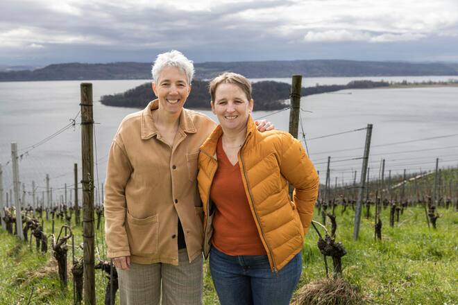 Ligerz, 27.3.2023; Weingut Krebs & Steiner: Wine Event in Ligerz. Koechinnen Silvia Manser, Truube Gais und Maryline Nozahic, Table de Mary, Yverdon. Photo Monika Flueckiger