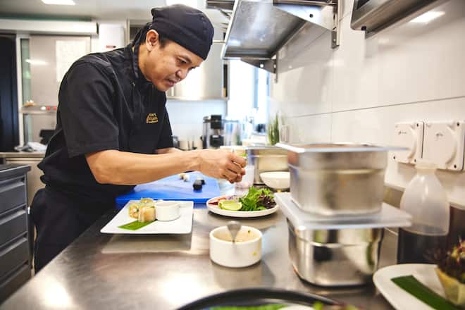 Ton's Asian Soulfood - Ton Zubereitung Summer Roll