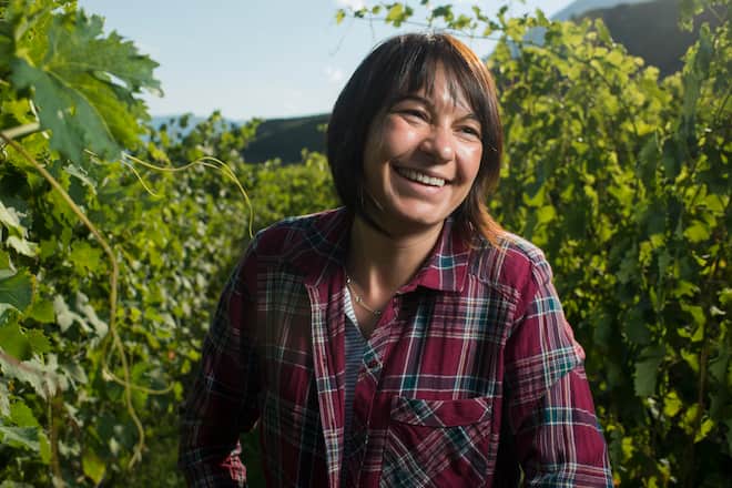 Valentina Andrei, junge Winzerin im Weinberg