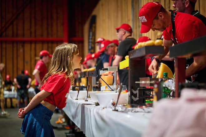 Martigny, le 5 avril 2025record mondial de la Raclette en présence de Eddy Baillifard ambassadeur du raclette AOP Valais © sedrik nemeth