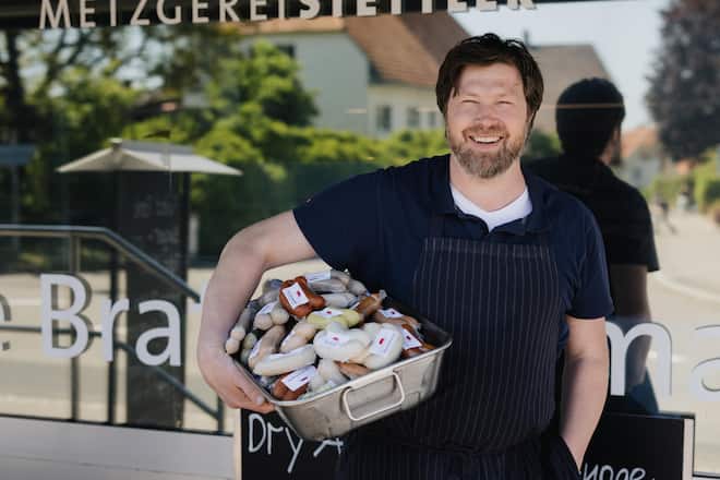Martin Stettler, Bratwurstmanufaktur Stettler in Schüpfen, Metzgerei Stettler, Bergackerweg 1, 3054 Schüpfen, 14. Mai 2025, Copyright Roy Matter