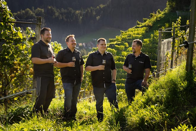 Wetli Brüder, St. Galler Rheintal Berneck / Appenzell Vier Brüder in den 20er und 30er führen das Weingut gemeinsam. Besonders spannend: Sie bewirtschaften neben Rebbergen im Rheintal auch solche im Kanton Appenzell.