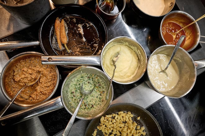 Sawyere-Style: Perfekte Saucen köcheln auf dem Herd.