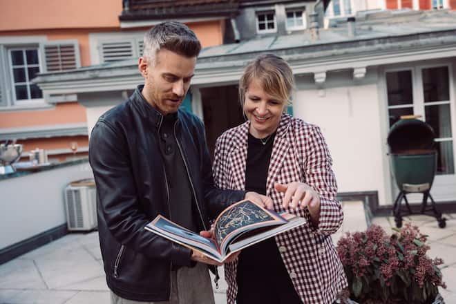 09.04.2026, Zürich, Monocle Townhouse by Widder, Caminada Buchpräsentation "Beyond Peaks", Joan Minder und Julia Hasting (photo by Rémy Steiner for Gault Millau)
