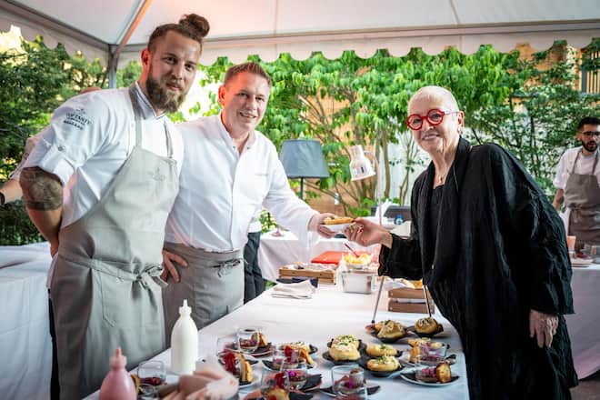 Sous-Chef Márton Zuber und Urs Gschwend mit Stargast Irma Dütsch.