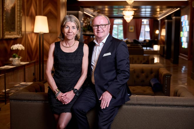 Zermatt, le 22 juillet 2026, Ici le directeur de lâhôtel avec son épouse Markus et Alessandra Marti Wine and Dine Zermatterhof, avec Gilles Varone et Stefan Lünse © sedrik nemeth