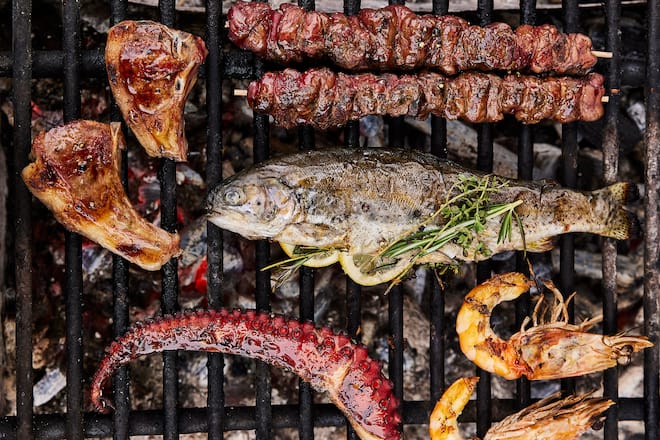 Styling: Filipa Fernandes mit Props aus Jelmoli Pick Nick am Küsnachter Horn, Mai 2021 Bei 2. Verwendung müssen Ines Triebenbacher und Daniel Zeindlhofer angefragt werden.