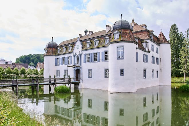 Garten. Schloss Bottmingen, bei den Küchenchefs Guy Wallyn (Gourmet Louis) & Xavier Lambert (Brasserie Du Château), Gastgeber Peter Kapral, Bottmingen BL, 05.06.2024, Foto Lucia Hunziker