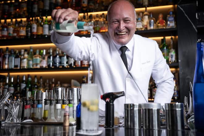 Colin Field, Barkeeper, Bar am Wasser, Zürich