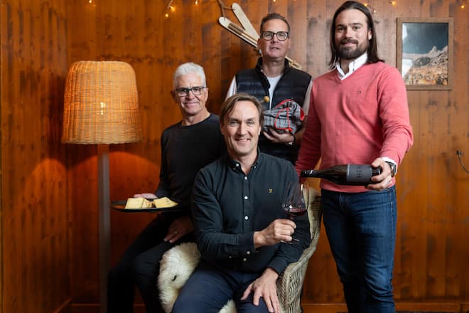 Raclette im Seehus Fotografiert am 20.11.2024 im Restaurant Seehaus in Herrliberg Gastgeber (sitzend) mit Liferanten