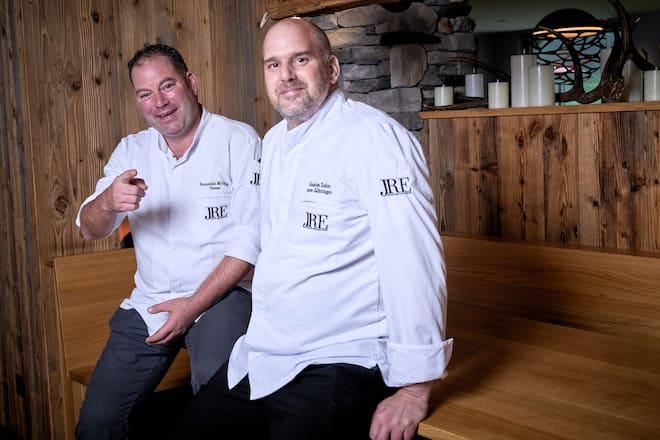 JRE: Ravioli, Hirsch & Freinacht in der Tenne Gluringen, le 9 septembre 2024, Partner Lunch 2024 des JRE avec à la cuisine de l âHôtel restaurant Tenne Fernando Michlig et Gaston Zeiter © Sedrik Nemeth