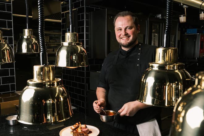 Küchenchef Bill Stooss, Anrichte, Menü Hauptgang Gourmet Menü