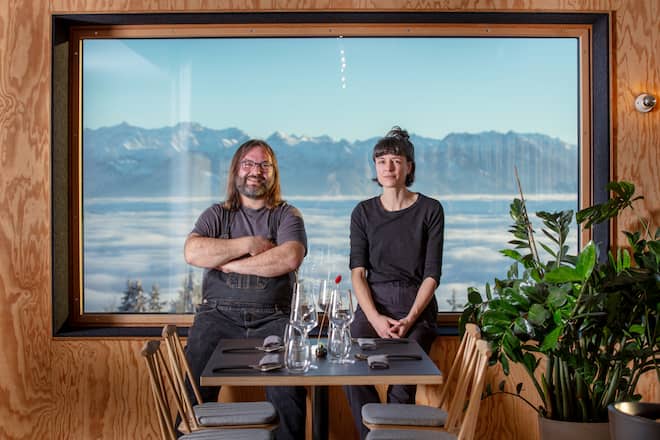 Küchenchef Laura Röösli & Ivanassèn Berov im Restaurant.