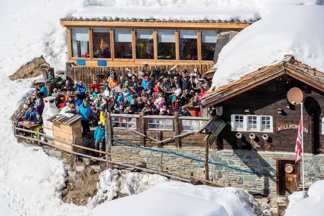Luftaufnahmen Terasse Enzian. Restaurants Findeln in Zermatt. Aufnommen am 24.03.2018 in Zermatt ©David Birri