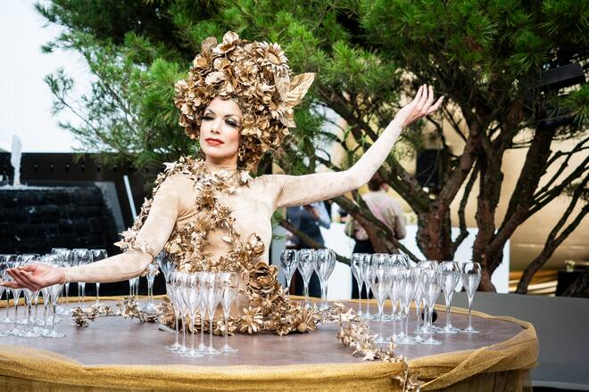 Artistin von Cirque de Soleil - Der Quellenhof des Grand Resort Bad Ragaz ist fertig umgebaut und erstrahlt in neuem Design. Das Hotel lädt ein zum grossen Opening. Samstag, 13. Juli 2019 - Copyright Olivia Pulver