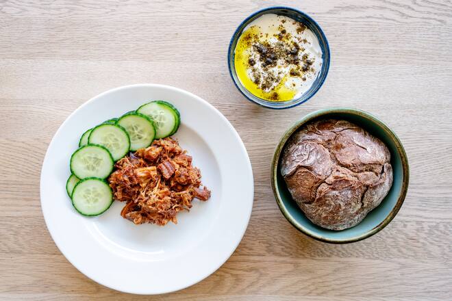 Heimlieferdienst von Nenad Mlinarevic (Bauernschänke, Neue Taverne) namens Auswärts-daheim