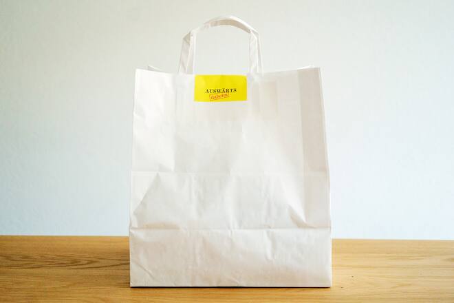 Heimlieferdienst von Nenad Mlinarevic (Bauernschänke, Neue Taverne) namens Auswärts-daheim