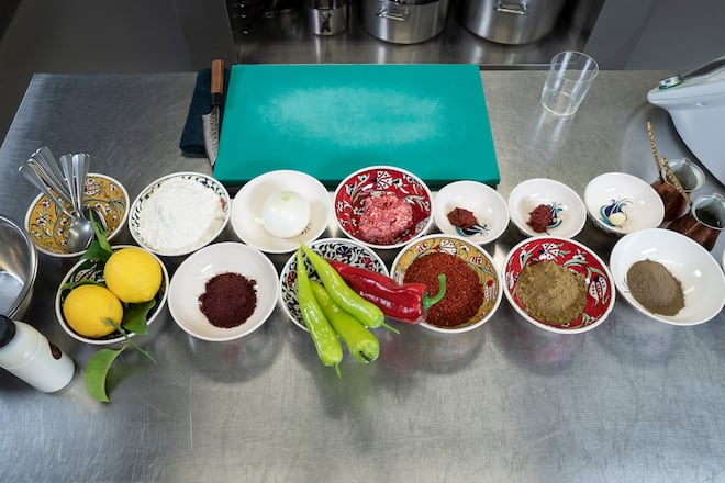 Instagram Live Workshop mit Elif Oskan zeigt den Bestseller ihres Restaurants Gül: Lahmacun mit Pascal Grob von Züri isst