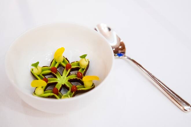 Marco Campanella Kräutersorbet mit Schokolade und Beeren-Gel