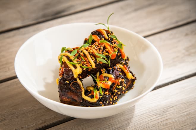 Comeback der Sau Juli 2021 Heiko Nieder kocht Spare Rips in der Davidhoff-Lounge 2021