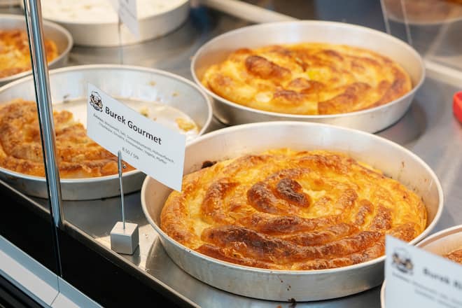Balkan Buero Hirzenbach mit den besten Burek in Zürich