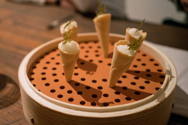 Yuzu-Sorbet im Mini-Cornet