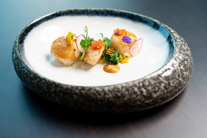 Buergenstock Nespresso Event, Chatsorn Pratoomma, Mike Wehrle, Hokkaido Jakobsmuschel & ORIGINS PERU ORGANIC, Ikura Perlen, Federkohl&Avocado, Mango Salsa