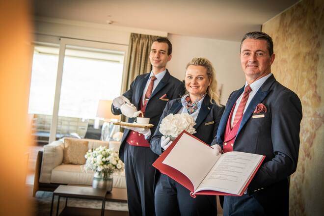 Hotel Grand Resort Bad Ragaz 2020: Buttler in der Penthouse Suite im Quellenhofturm