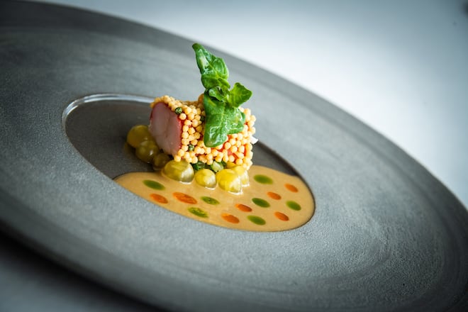 Appenzell-Roadtrip 2021: Tobias Funke kocht: Carabinhero Escabeche-Gelee, weisser Spargel, Krabben, Buttersauce