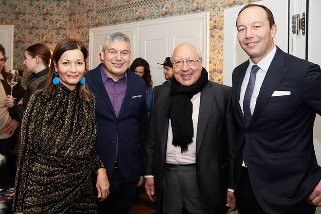 vlnr. Sylvie Fleury, Galerist Stefano Pult, Dolder-Besitzer Urs Schwarzenbach, Dolder-Direktor Mark Jacob, Vernissage «Zurich-Neuchatel Art-Express», das Etikett des Jahrgangs 2015 wurde von Sylvie Fleury entworfen, im Grandhotel Dolder, Zürich, 07.02.2019, Foto Lucia Hunziker