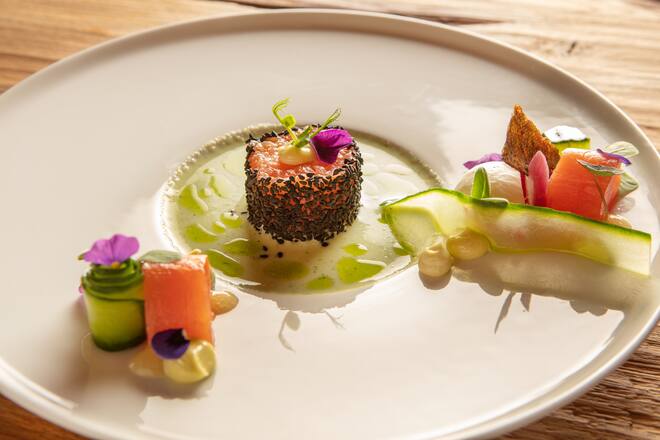 Dreierlei vom marinierten Lachs Label Rouge mit Buttermilch, Wasabi und Yuzu