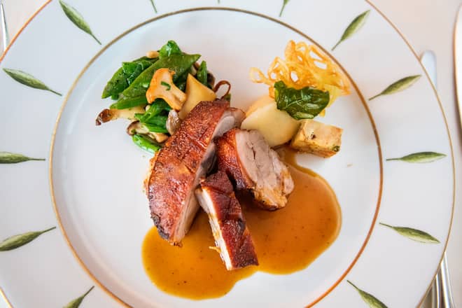 Gasthaus zum Gupf, Gastgeberpaar Manuela & Walter Klose, Schweizer Fleisch, 8. Juli 2021, Rehetobel AR (Menü: Spanferkel mit Kartoffelpüree und Pilzbohnen)