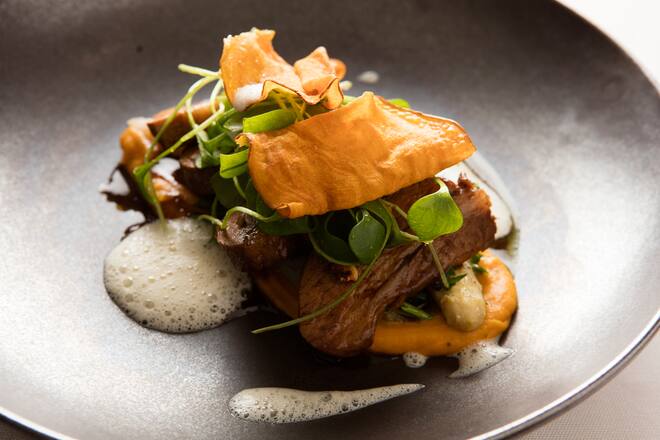 Geschmorte Schweinsbrustspitze