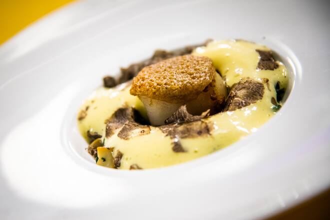 Kitchenparty 2019: Jakobs-Muschel, Haselnuss-Kruste, Buttersacue, Trüffel