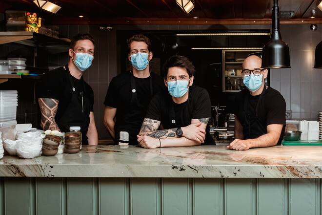 Livio Felber, Maxime Vonlanthen, Nenad Mlinarevic, Gino Miodragovic (v.l.n.r.) - Neue Taverne Zürich, Chefkoch Nenad Mlinarevic - Wiedereröffnung nach dem Lockdown (Corona) - 14. Mai 2020 - Copyright Olivia Pulver