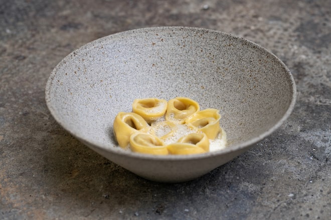 Topinambur Trüffel Capeletti an einer laktofermentierten Koji-Bitter-Sauce - himmlisch!, 20.11.2021, Kollektiv Eulenspiegel, Sydney Karolewski